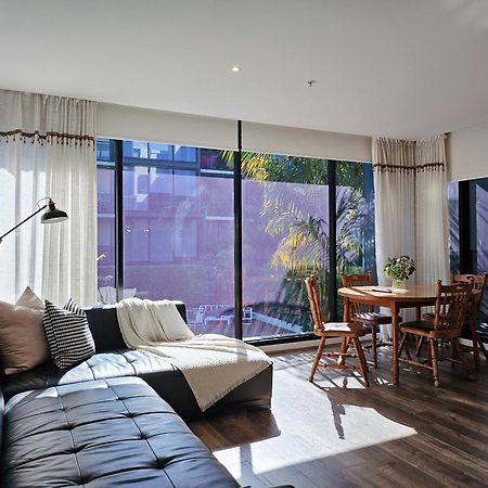 Апартаменты Easy Living One Bedder Gem Мельбурн Экстерьер фото